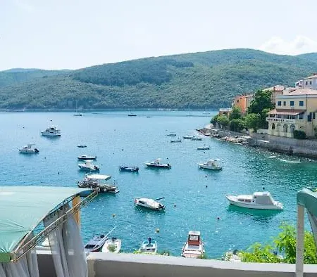 Διαμέρισμα Ella *