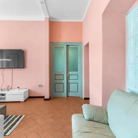Ella Apartment *