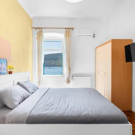 Ella Apartment